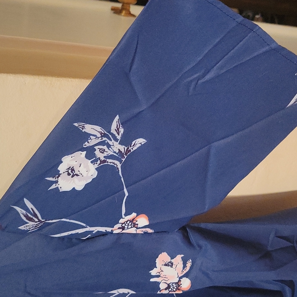 Cute tie blouse - Picture 2 of 4